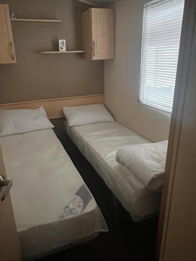 Lisa And Laddy Caravan Hire Meliden Εξωτερικό φωτογραφία